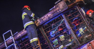 Pożar sklepu w Ostrowinie. Akcja gaśnicza trwała do wczesnych godzin porannych Pożar sklepu w Ostrowinie. Akcja gaśnicza trwała do wczesnych godzin porannych