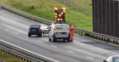 Opel uderzył w bariery na S8 Opel uderzył w bariery na S8