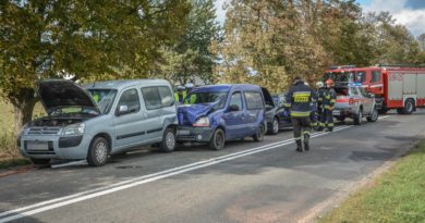 Kolejne zderzenie na Dobroszyckiej. Wśród rannych dwójka dzieci Kolejne zderzenie na Dobroszyckiej. Wśród rannych dwójka dzieci
