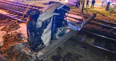 Poważny wypadek na przejeździe kolejowym w Bierutowie. Po ranną kobietę przyleciał śmigłowiec Poważny wypadek na przejeździe kolejowym w Bierutowie. Po ranną kobietę przyleciał śmigłowiec