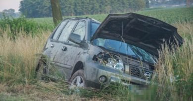 Zderzenie i dachowanie na DW 451 Zderzenie i dachowanie na DW 451