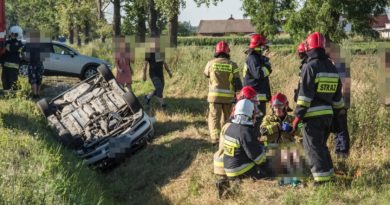 Dachowanie Saaba na trasie Oleśnica – Dobroszyce Dachowanie Saaba na trasie Oleśnica – Dobroszyce