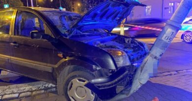 Plaga nietrzeźwych kierujących! Po pijaku staranował przydrożną latarnię Plaga nietrzeźwych kierujących! Po pijaku staranował przydrożną latarnię