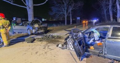 Czołowe zderzenie Volkswagena i Toyoty. Dwie osoby są poszkodowane! Czołowe zderzenie Volkswagena i Toyoty. Dwie osoby są poszkodowane!